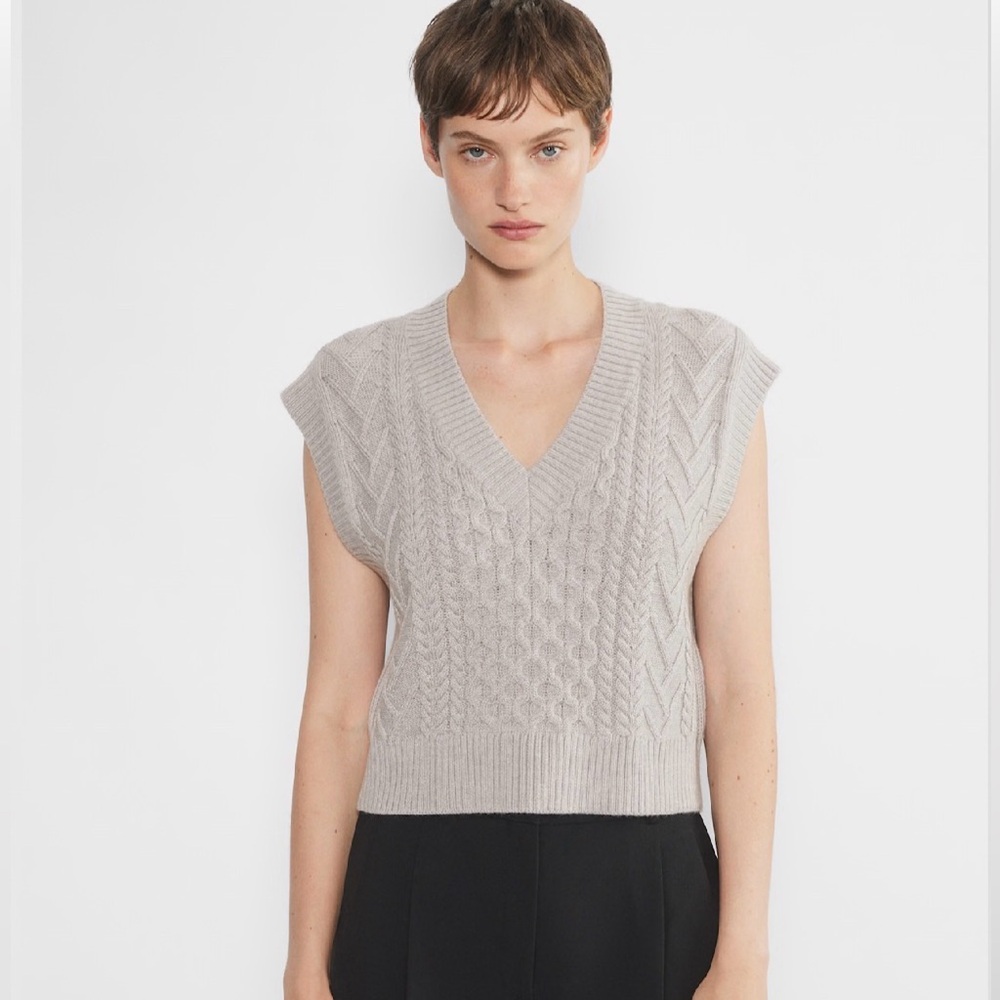 Aritiza Women's Cable Knit Sweater Vest - Cream